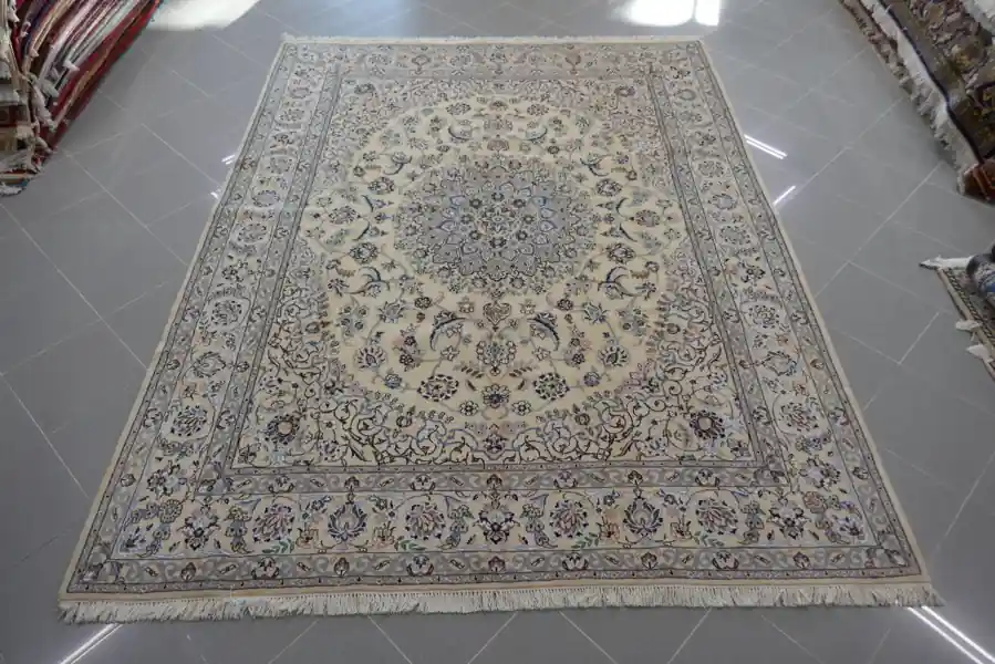 Tappeto Persiano Nain 9Fili Misto Seta Fondo Avorio 257×197-N.13476