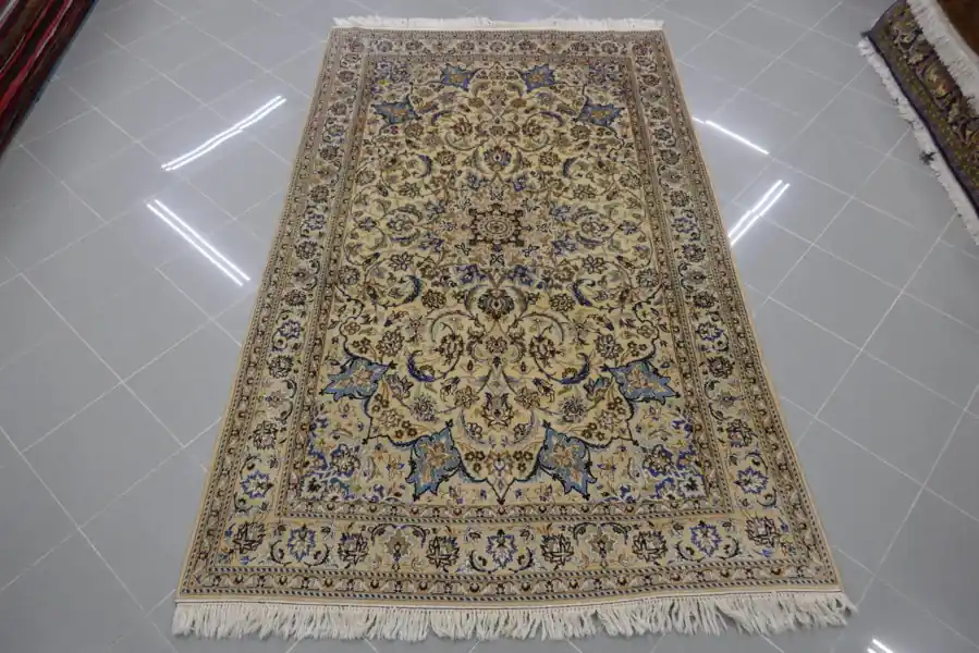 Tappeto Nain 9 Fili Persia Fondo Avorio 246×159-N.13383