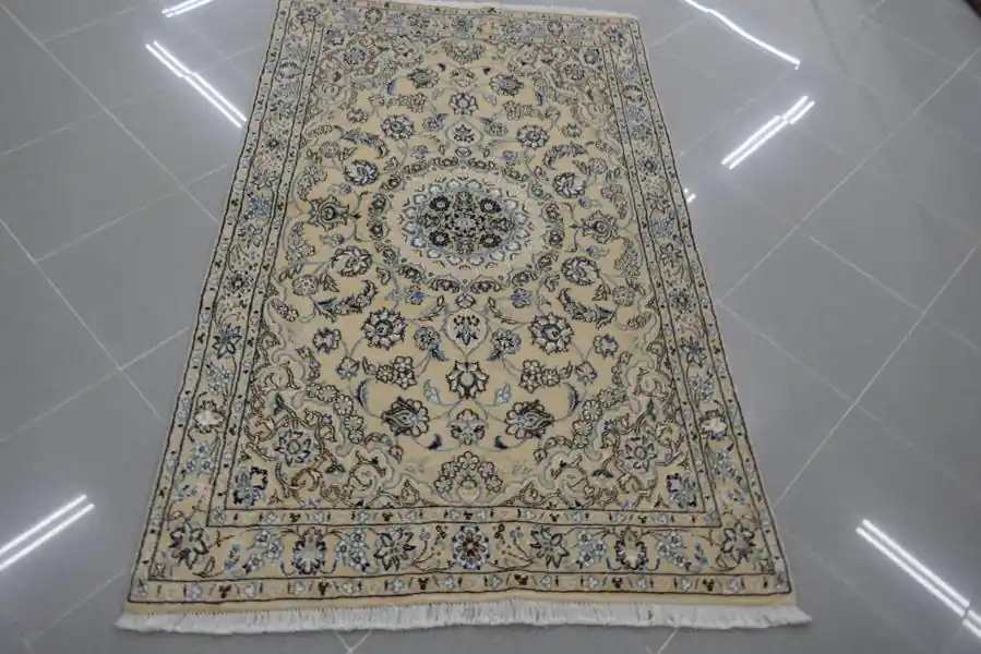 Tappeto Persiano Nain 9 Fili Fondo Chiaro 155×100-N.12811