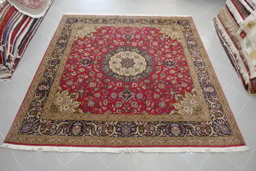 Tappeto Persiano Tabriz 60 Raj Misto Seta Extrafine Quadrato Fondo Rosso 256×249-N.14931