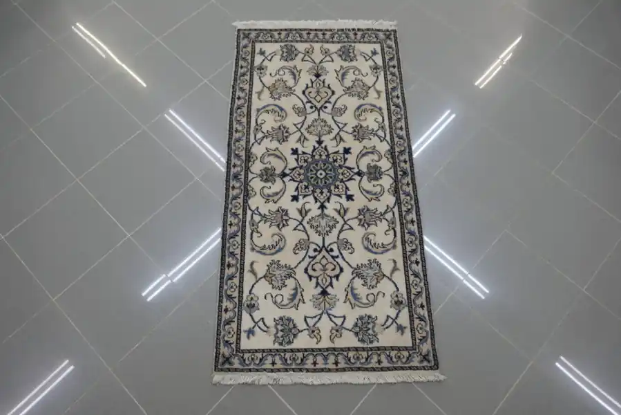 Piccolo Tappeto Persiano Nain Fondo Avorio 137×69-N.14883