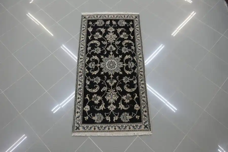Piccolo Tappeto Persiano Nain Fondo Blu 140×71-N.14843