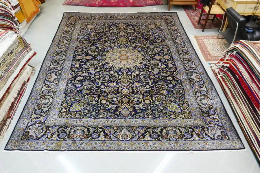 Tappeto Keshan da Salotto Fondo Blu,Persia Firmato 395×307-N.14460