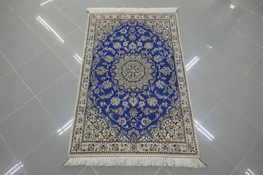 Piccolo Tappeto Persiano Nain 9 Fili Fondo Azzurro 119×79-N.13525