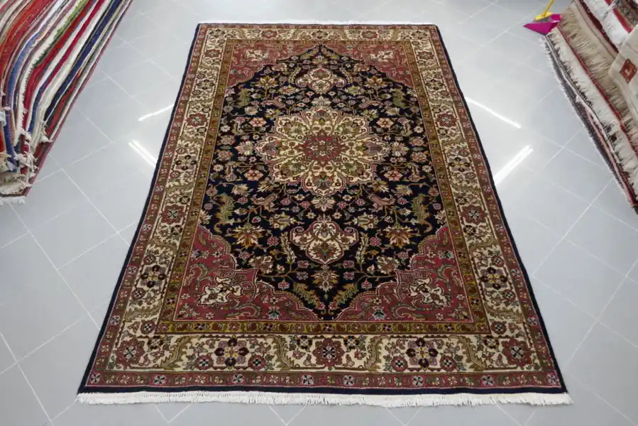 Tappeto Salotto Erivan Gherla Fondo Blu 275×182-N.14933