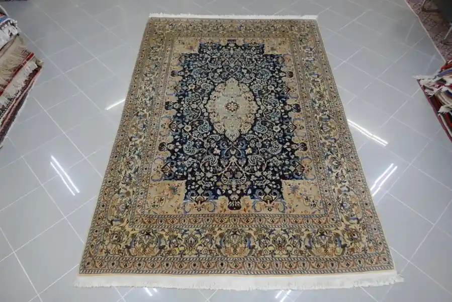 Tappeto Persiano Nain 9 Fili Extra Fondo Blu 242×167-N.14932