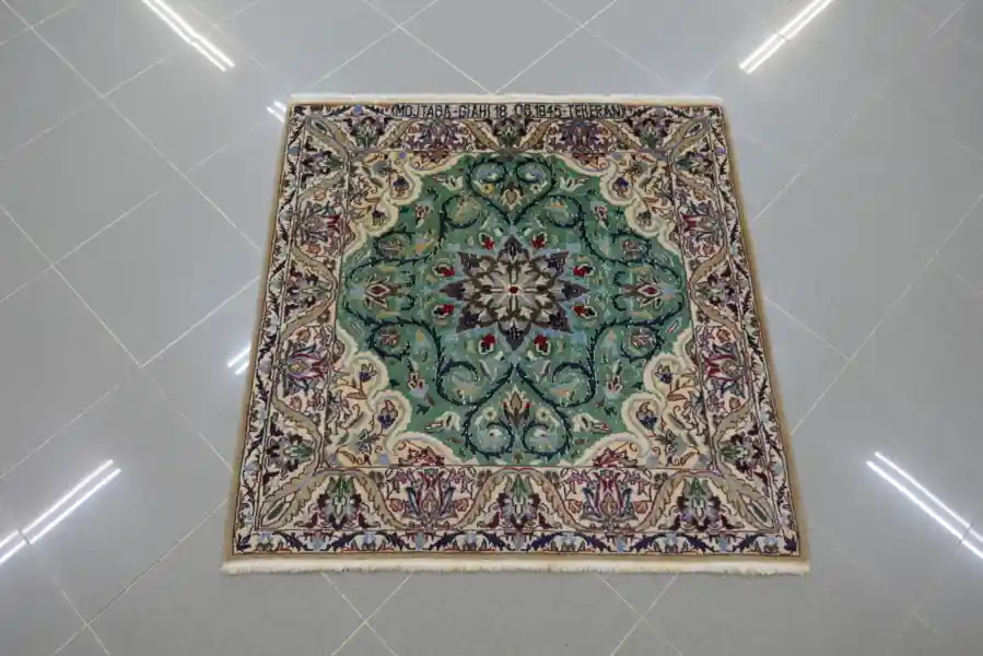 Piccolo Tappeto Nain 9 Fili Persia Fondo Verde Quadrato Firmato 97×97-N.14676