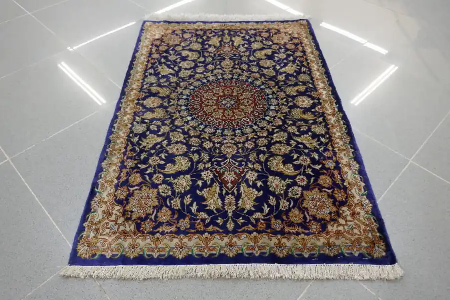 Piccolo Tappeto Persiano Kum Seta Firmato Extrafine 82×56-N.14597