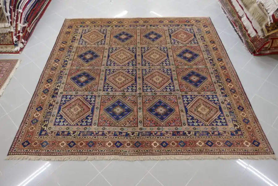 Tappeto Yalameh Quadrato Persia 243×248-N.14580