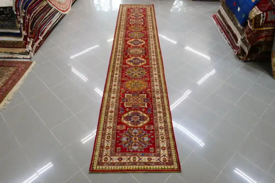 Passatoia Lunga Uzbek Kazak Extra Fondo Rosso 410×80-N.14425