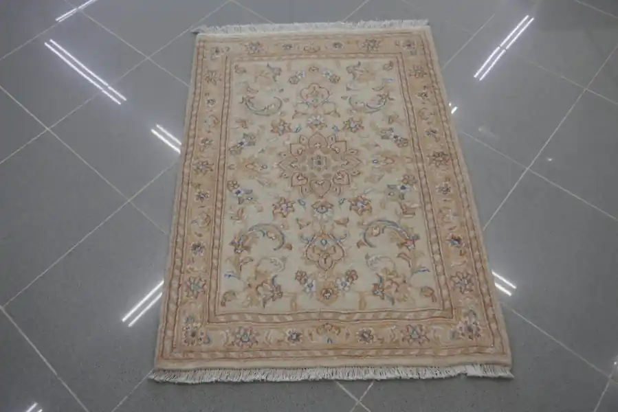 Piccolo Tappetino Scendiletto Persiano Nain 9 Fili Color Avorio Misto Seta 85×62-N.13563