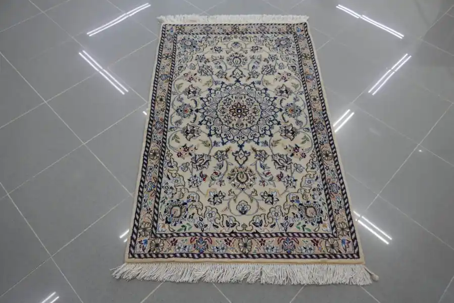 Piccolo Tappeto Persiano Nain 9 Fili Fondo Avorio 120×75-N.13532