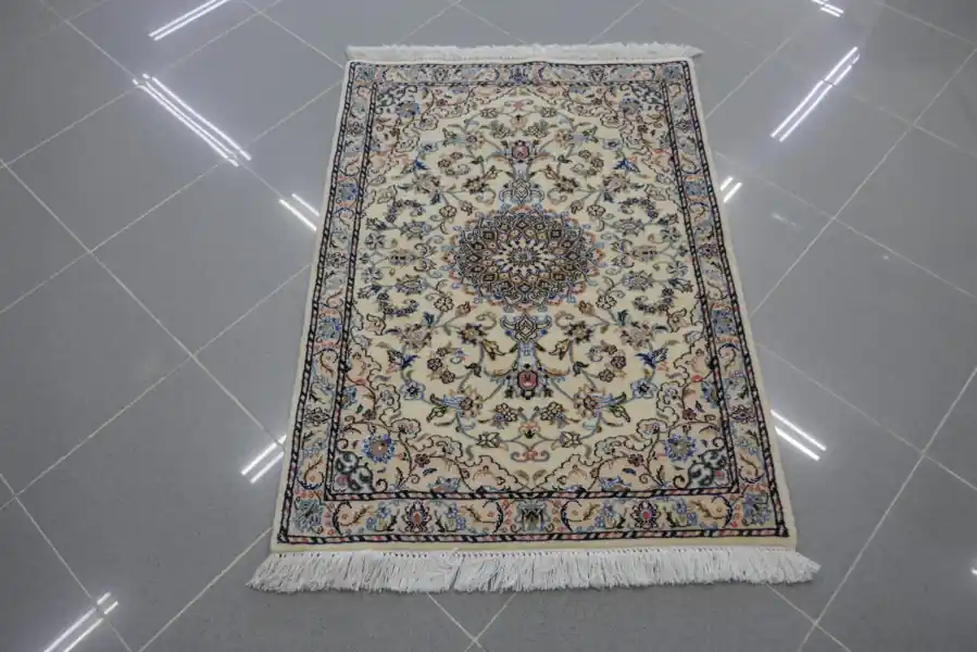 Piccolo Tappeto Persiano Nain 9 Fili Fondo Avorio 97×70-N.13539