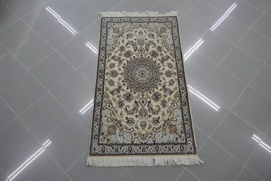 Piccolo Tappeto Nain Fondo Avorio 9 Fili Persia 139×80-N.13503