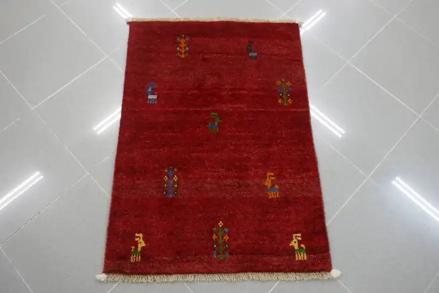 Piccolo Tappeto Scendiletto Gabbeh Persiano Gashgai Fondo Rosso 86×63-N.14074