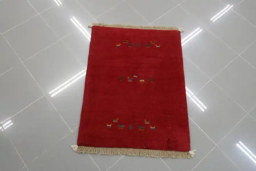 Piccolo Tappeto Scendiletto Persiano Gabbeh Gashgai Fondo Rosso 87×66-N.14075
