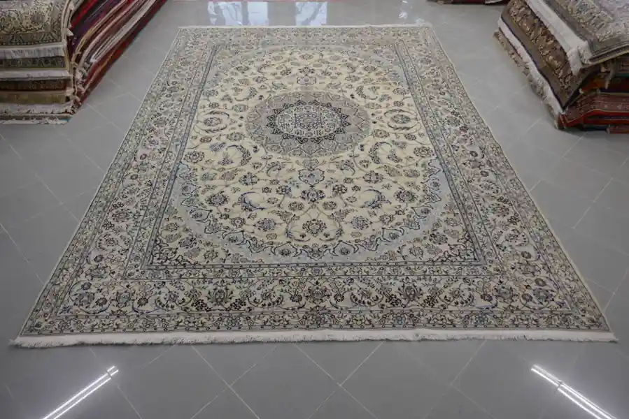 Tappeto Nain 9 Fili Fondo Chiaro Misto Seta Da Sala 345×250-N.13481