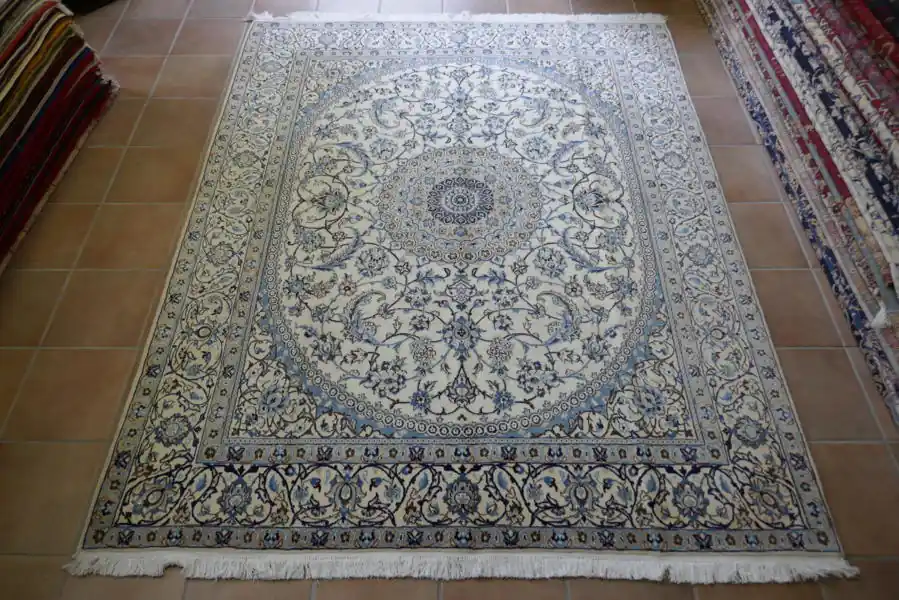 Tappeto Persiano Nain 9Fili Misto Seta Fondo Avorio 253×205-12157