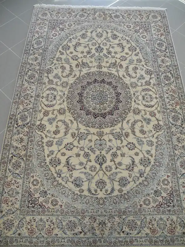 Tappeto Nain 6 Fili, Extrafine Misto Seta Fondo Avorio Firmato 200×130-N.AH