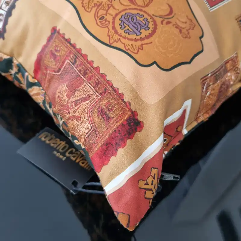Cuscino arredo da divano ROBERTO CAVALLI Raso CAMEL STAMPS Oro