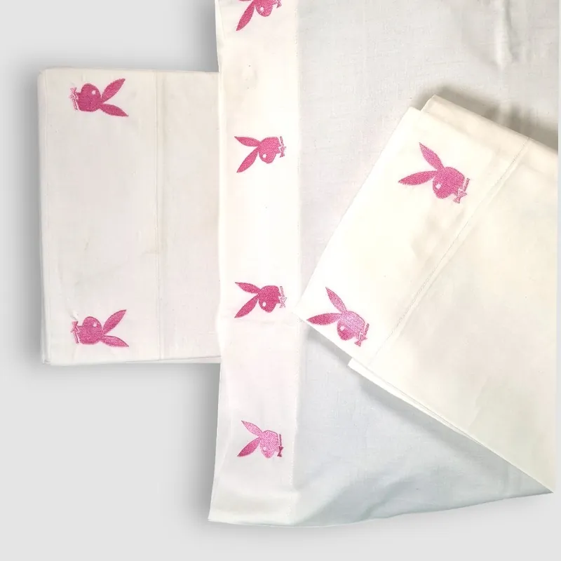 Lenzuola matrimoniali con federe PLAYBOY Embroidery ricamato rosa