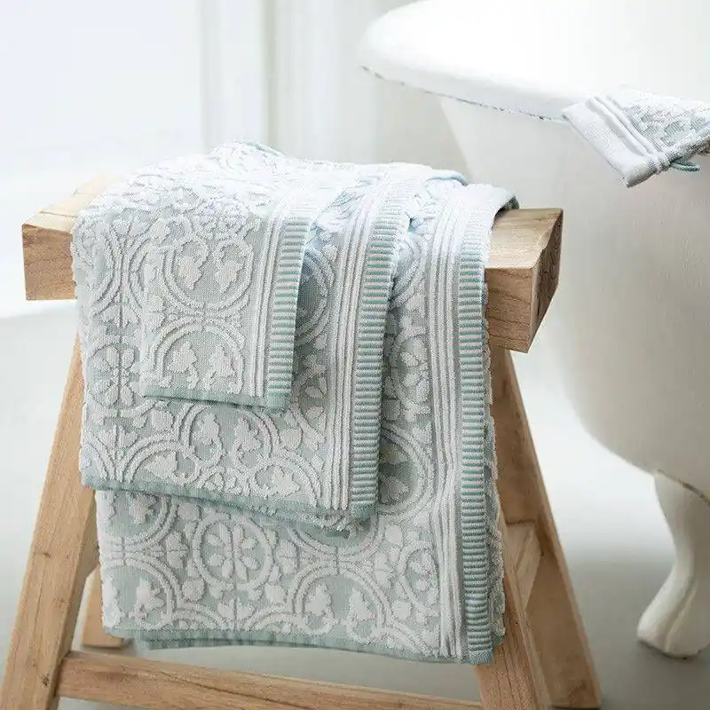 Set 1+1 - Asciugamano e ospite PIP STUDIO Tile de Pip Light Blue