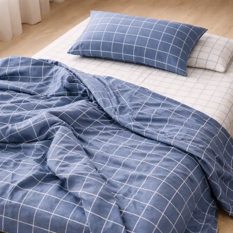 Lenzuola-copriletto completo in cotone Milk fantasia geometrica avio