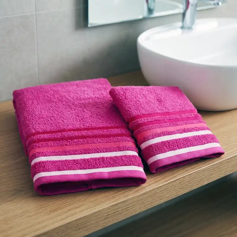 Coppia di asciugamani da bagno in spugna 480 gr fuxia a righe