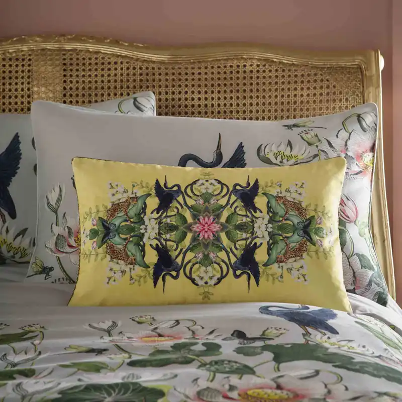 WONDERLUST TEA STORY CUSHION/M2287/01