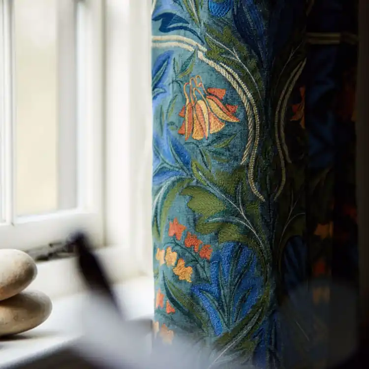 TESSUTO MORRIS & Co - BLUEBELL EMBROIDERY